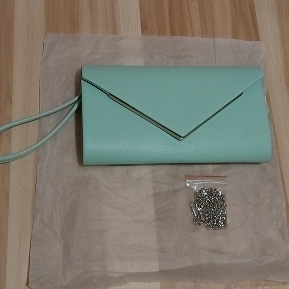 Arden pastel green summer clutch - Picture 1 of 14